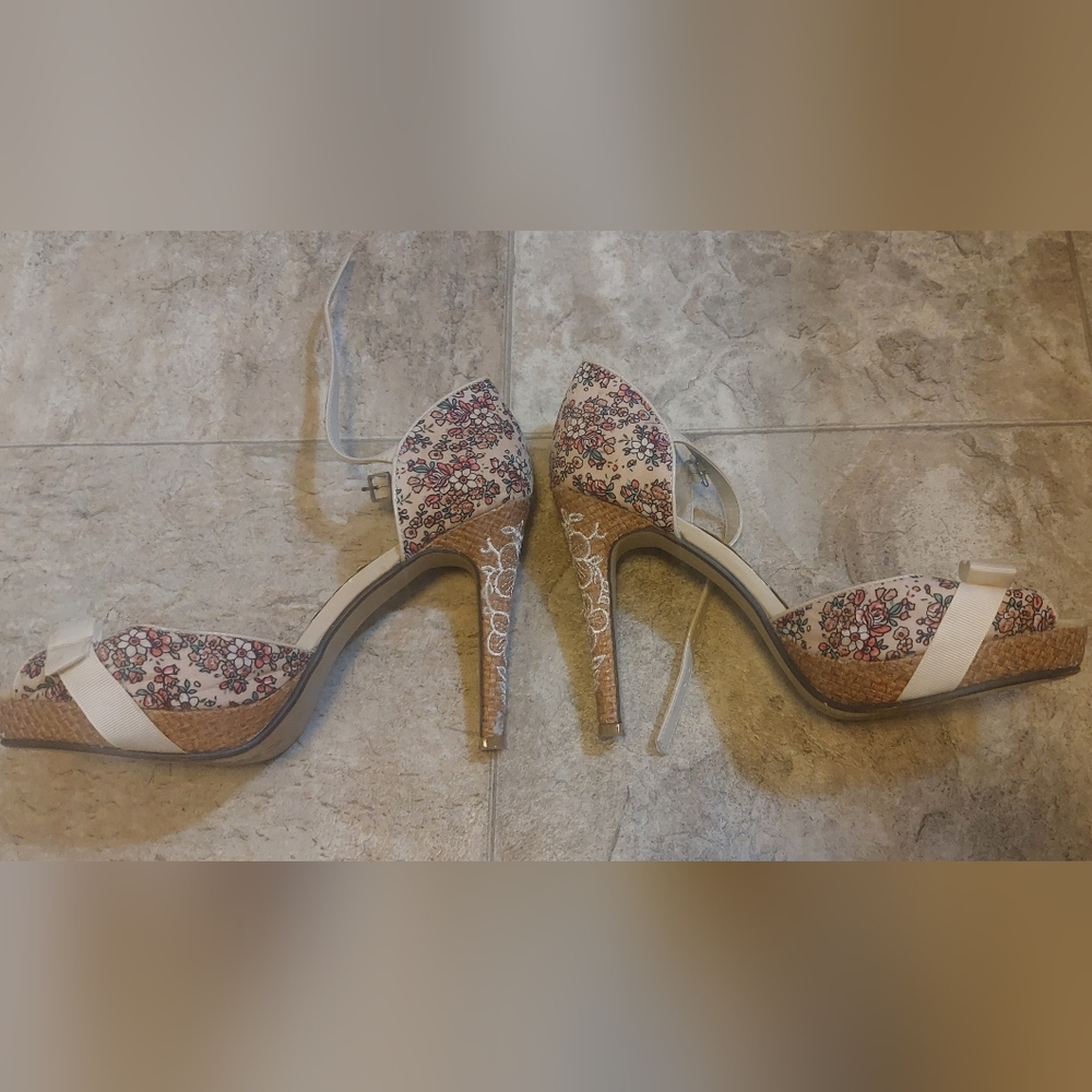 VEUC Not Rated heels size 8